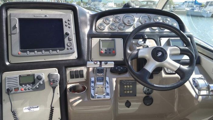 2008 Cruisers Yachts 420 Express Photo 8 of 33