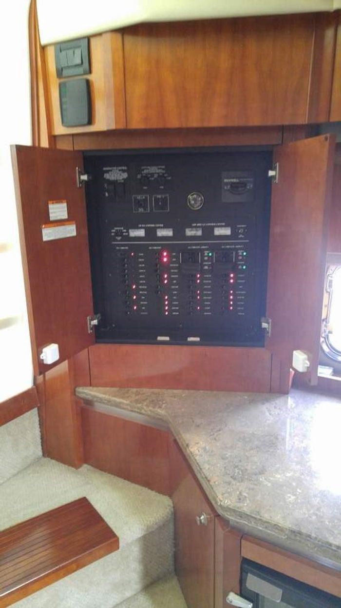 2008 Cruisers Yachts 420 Express Photo 14 of 33