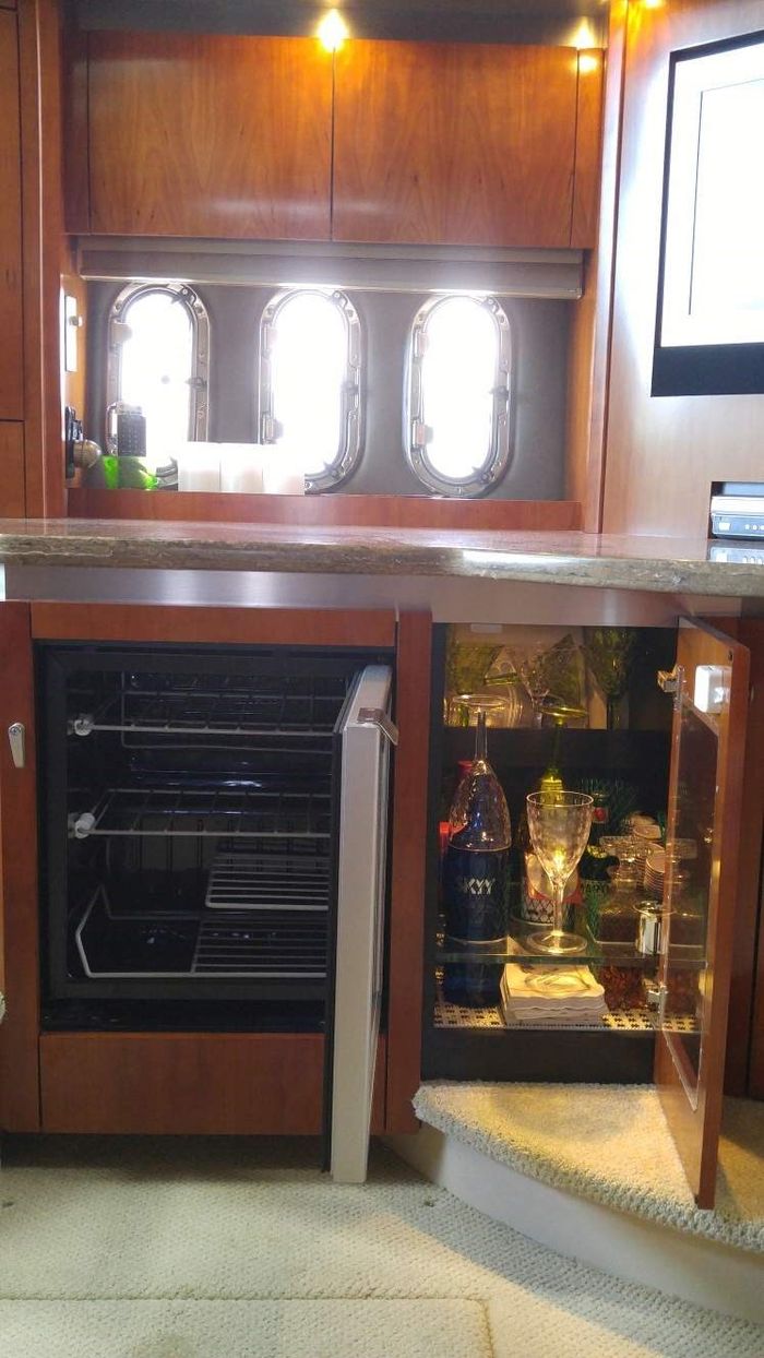 2008 Cruisers Yachts 420 Express Photo 20 of 33