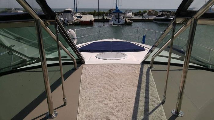 2008 Cruisers Yachts 420 Express Photo 4 of 33