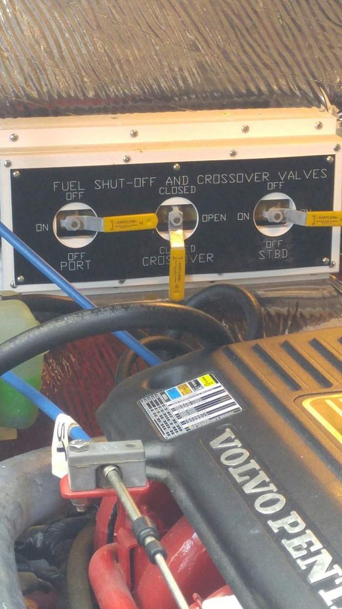 2008 Cruisers Yachts 420 Express Photo 32 of 33