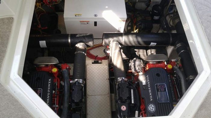 2008 Cruisers Yachts 420 Express Photo 33 of 33