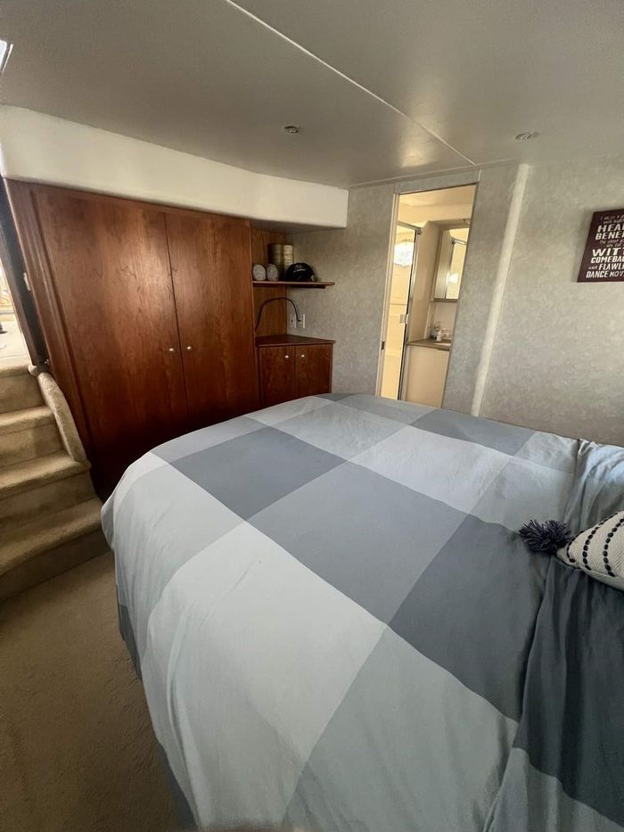 1997 Silverton 402 Motor Yacht Photo 23 of 56