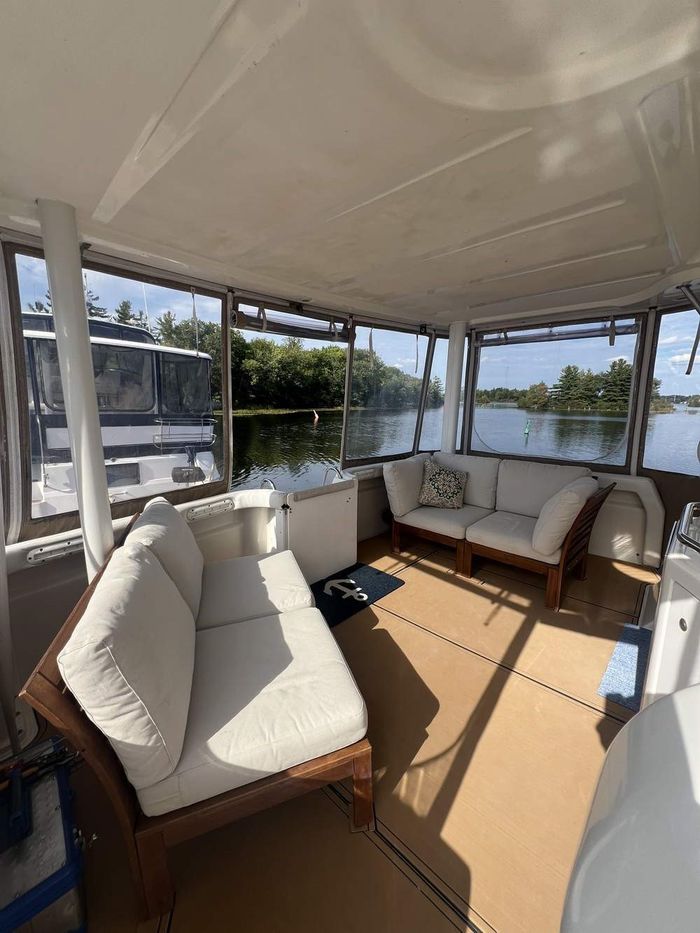 1997 Silverton 402 Motor Yacht Photo 18 of 56