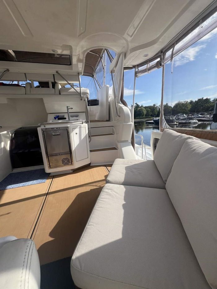 1997 Silverton 402 Motor Yacht Photo 16 of 56