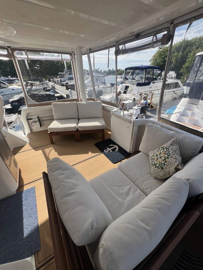 1997 Silverton 402 Motor Yacht Photo 21 of 56