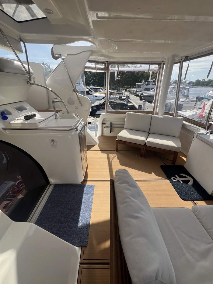 1997 Silverton 402 Motor Yacht Photo 22 of 56