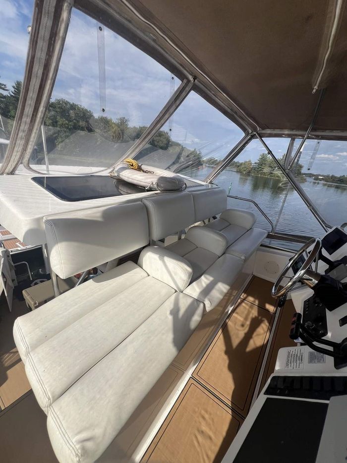 1997 Silverton 402 Motor Yacht Photo 12 of 56