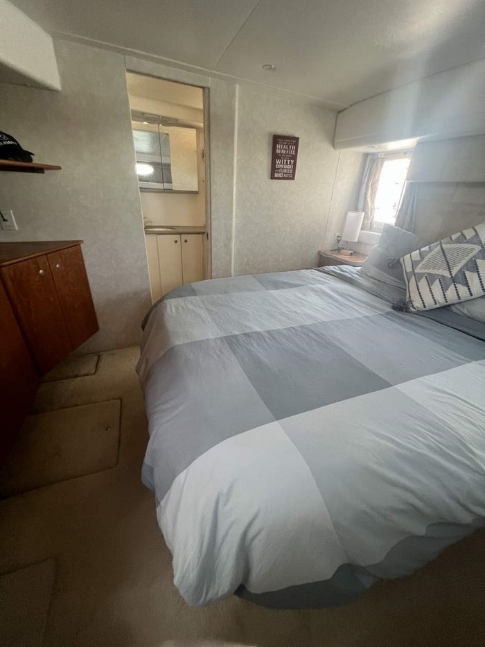 1997 Silverton 402 Motor Yacht Photo 26 of 56