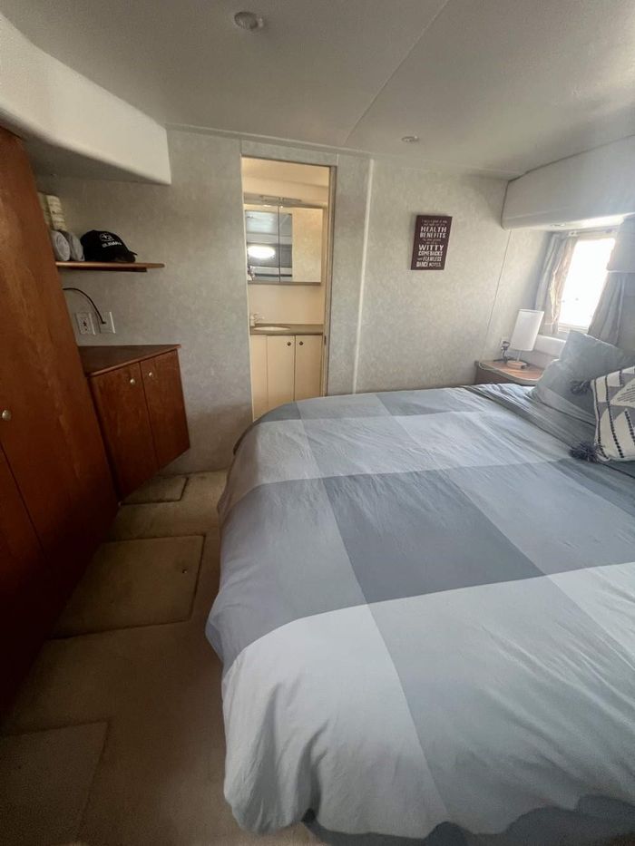 1997 Silverton 402 Motor Yacht Photo 30 of 56