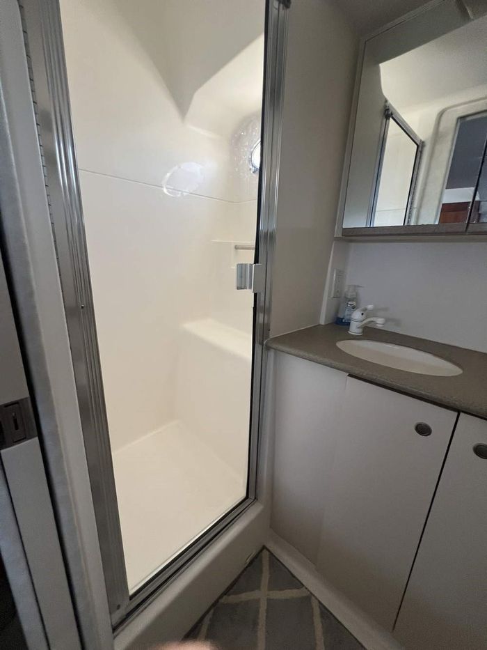 1997 Silverton 402 Motor Yacht Photo 34 of 56