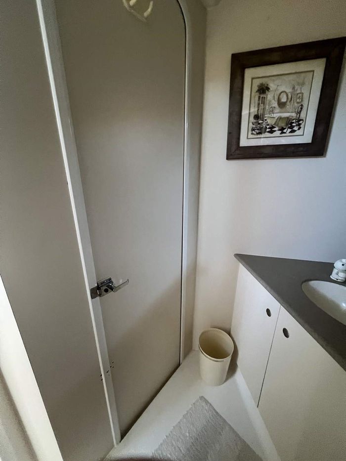 1997 Silverton 402 Motor Yacht Photo 37 of 56