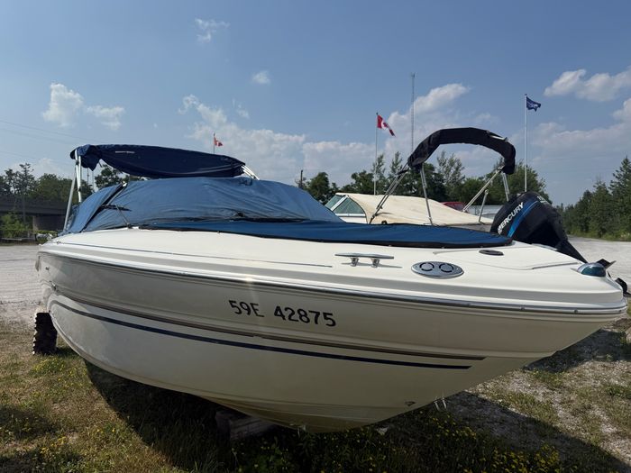 2003 Sea Ray 220 Select Photo 4 sur 13