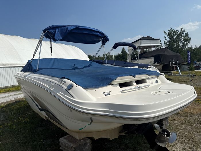 2003 Sea Ray 220 Select Photo 2 sur 13