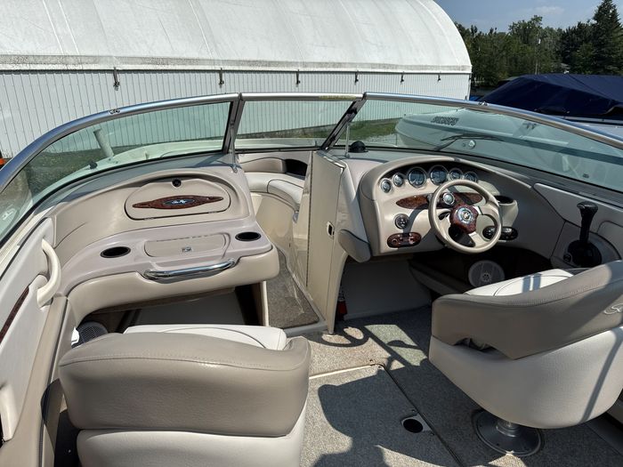 2003 Sea Ray 220 Select Photo 7 sur 13