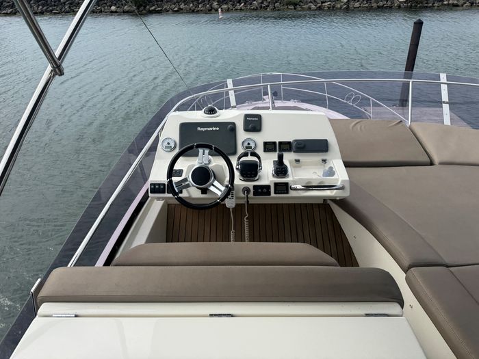 2013 Prestige 500 Photo 69 of 106