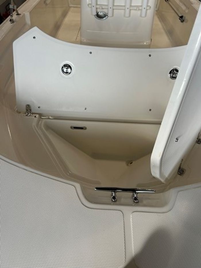 2023 Boston Whaler 170 Montauk Photo 11 of 16