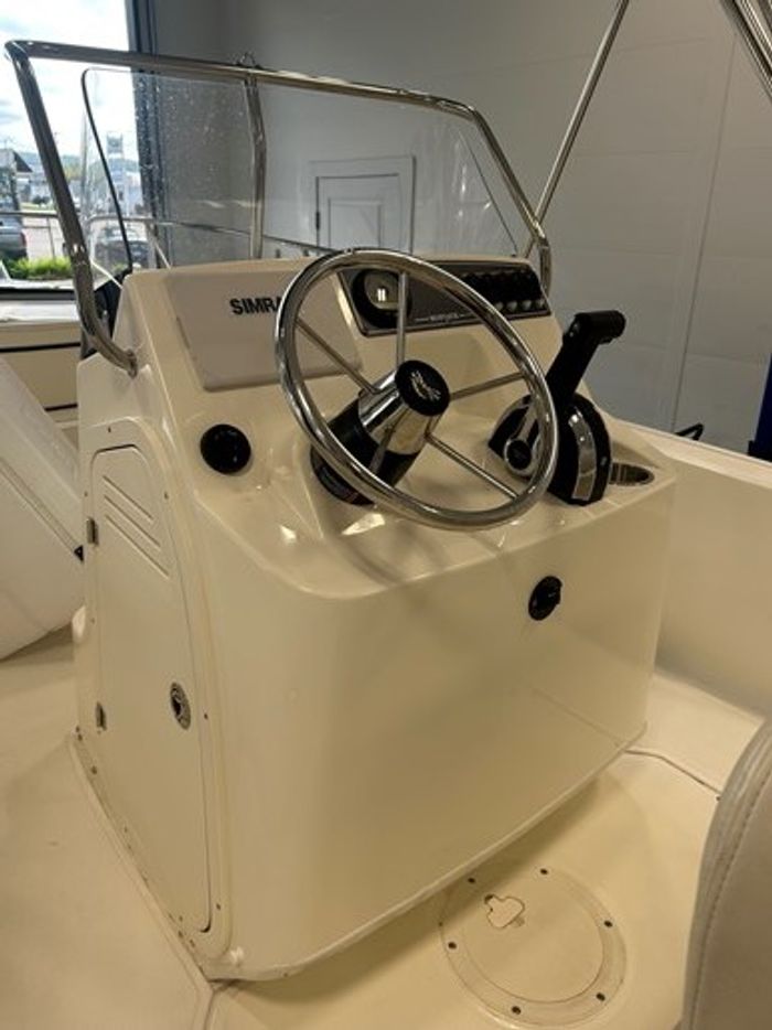2023 Boston Whaler 170 Montauk Photo 5 of 16