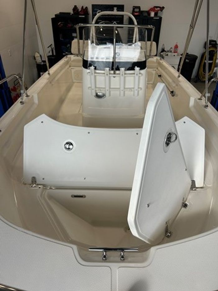 2023 Boston Whaler 170 Montauk Photo 12 of 16