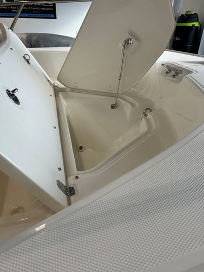 2023 Boston Whaler 170 Montauk Photo 10 of 16