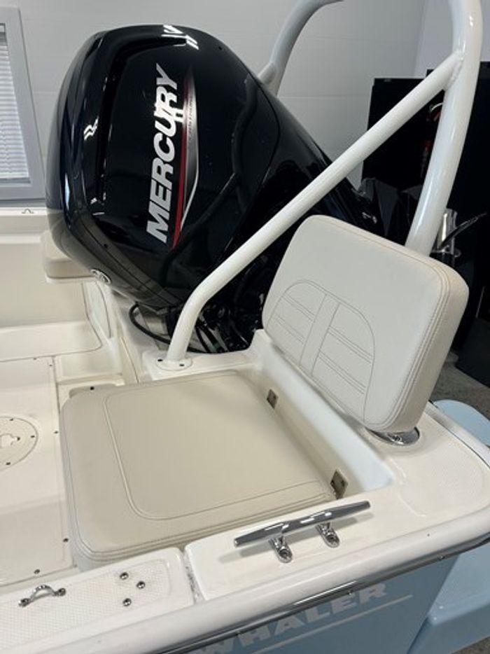 2023 Boston Whaler 170 Montauk Photo 13 of 16