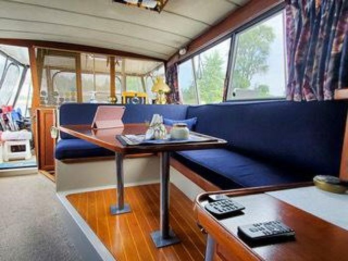 1986 Bayliner 3270 Photo 21 of 28