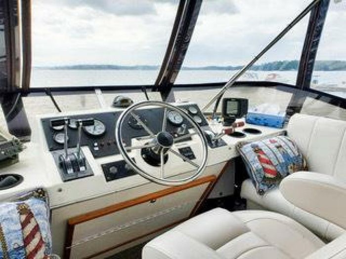 1986 Bayliner 3270 Photo 17 of 28