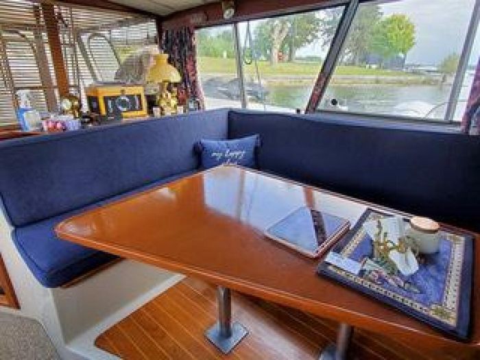1986 Bayliner 3270 Photo 22 of 28
