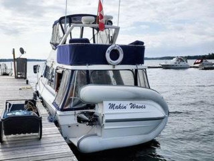 1986 Bayliner 3270 Photo 2 of 28