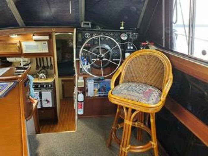 1986 Bayliner 3270 Photo 18 of 28