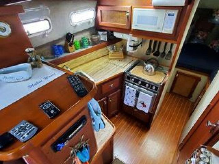 1986 Bayliner 3270 Photo 23 of 28