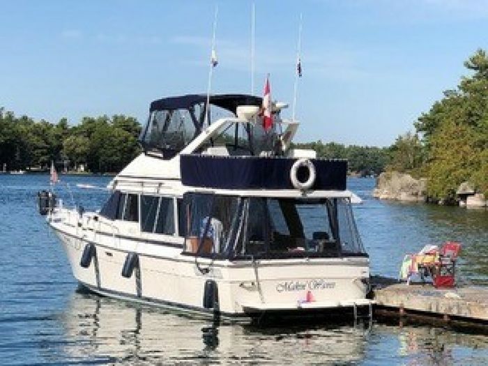 1986 Bayliner 3270 Photo 3 of 28