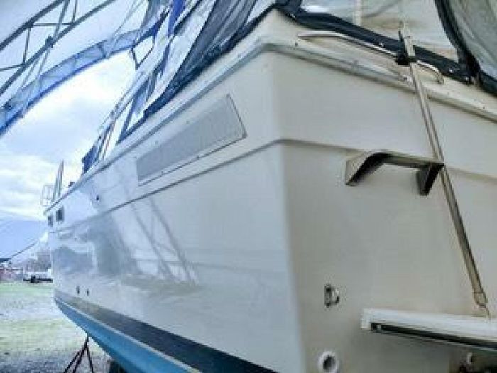 1986 Bayliner 3270 Photo 7 of 28