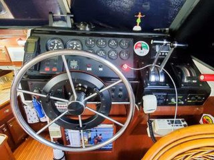 1986 Bayliner 3270 Photo 19 of 28