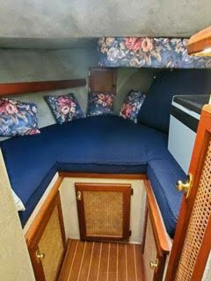 1986 Bayliner 3270 Photo 25 of 28