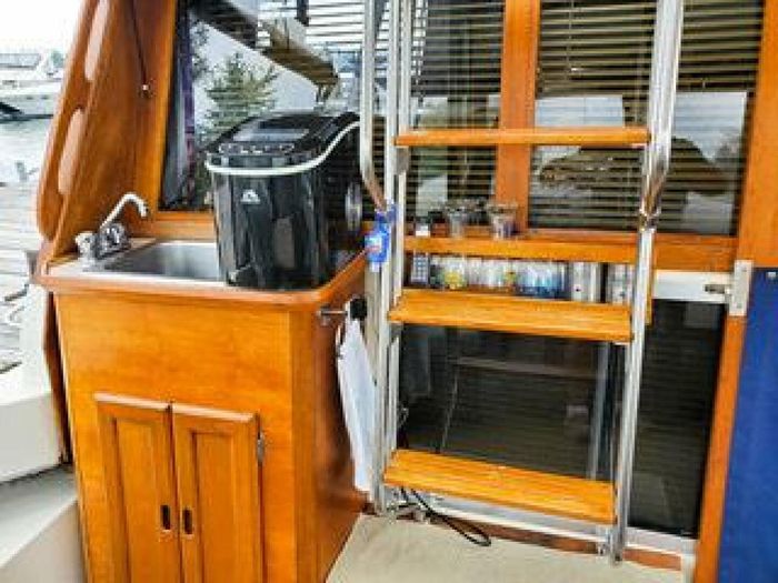 1986 Bayliner 3270 Photo 14 of 28