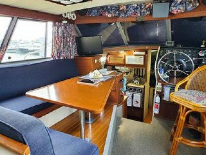 1986 Bayliner 3270 Photo 20 of 28