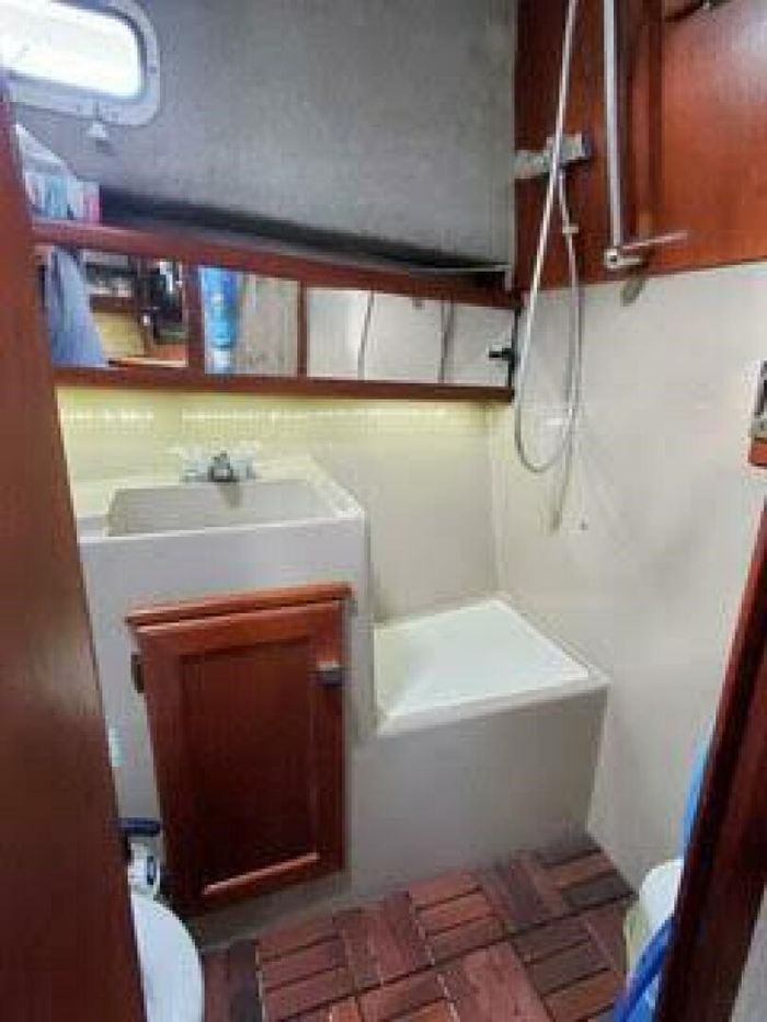 1986 Bayliner 3270 Photo 27 of 28