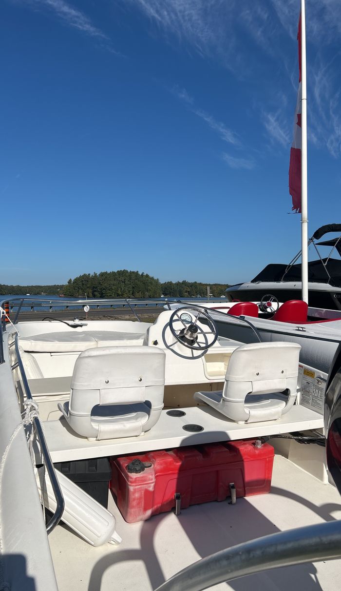 2011 Boston Whaler 150 super sport Photo 3 of 7