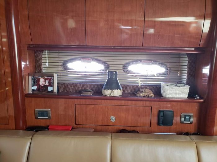 2005 Sea Ray 390 Sundancer Photo 25 of 48