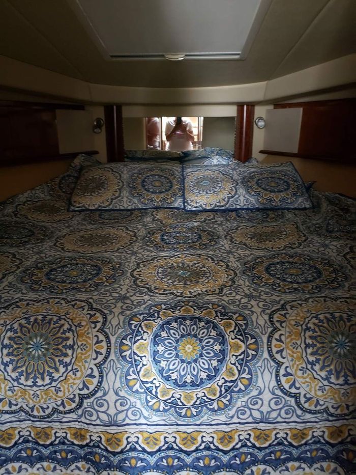 2005 Sea Ray 390 Sundancer Photo 29 of 48