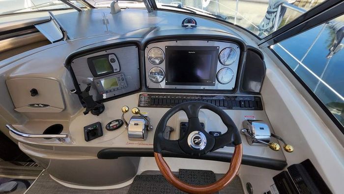 2005 Sea Ray 390 Sundancer Photo 8 of 48