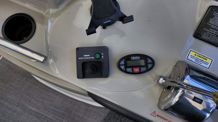 2005 Sea Ray 390 Sundancer Photo 11 of 48