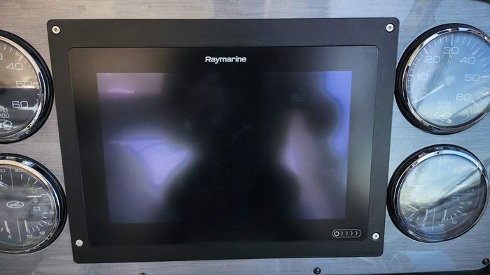 2005 Sea Ray 390 Sundancer Photo 9 of 48