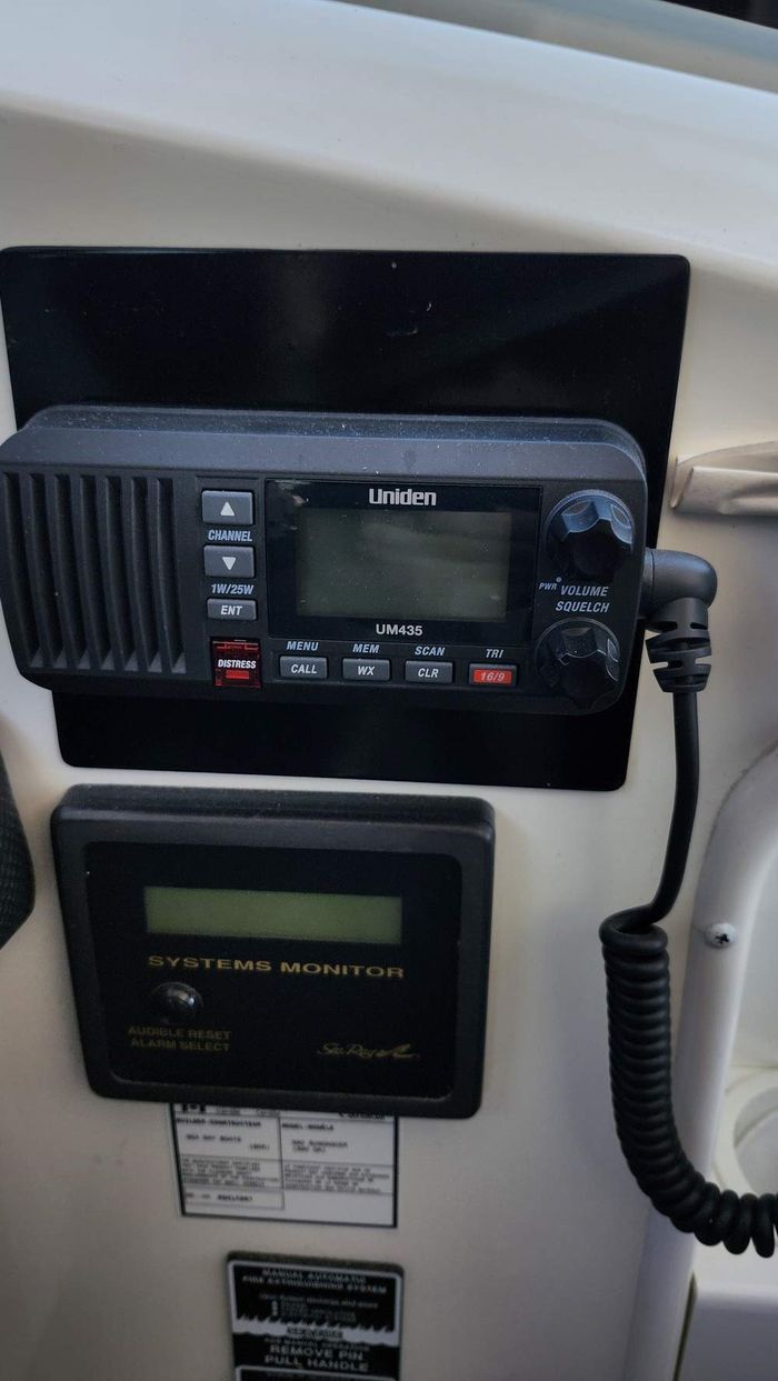 2005 Sea Ray 390 Sundancer Photo 10 of 48