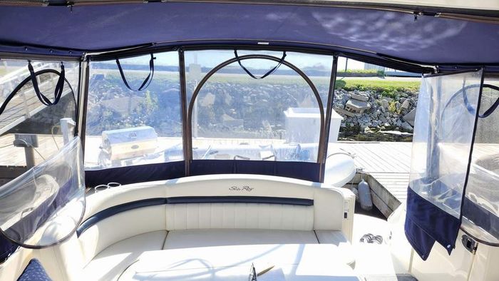 2005 Sea Ray 390 Sundancer Photo 14 of 48