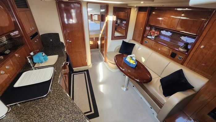 2005 Sea Ray 390 Sundancer Photo 22 of 48