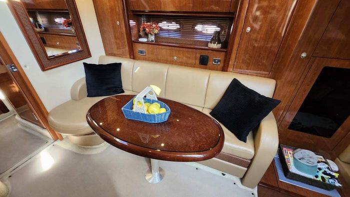 2005 Sea Ray 390 Sundancer Photo 24 of 48