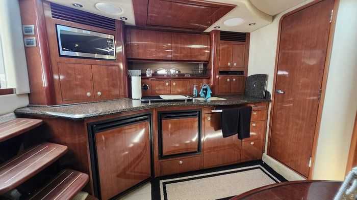 2005 Sea Ray 390 Sundancer Photo 26 of 48