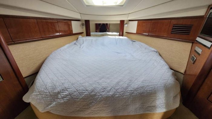 2005 Sea Ray 390 Sundancer Photo 32 of 48